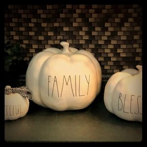 Stunning Rae Dunn GRATEFUL BLESSED FAMILY 3pc set